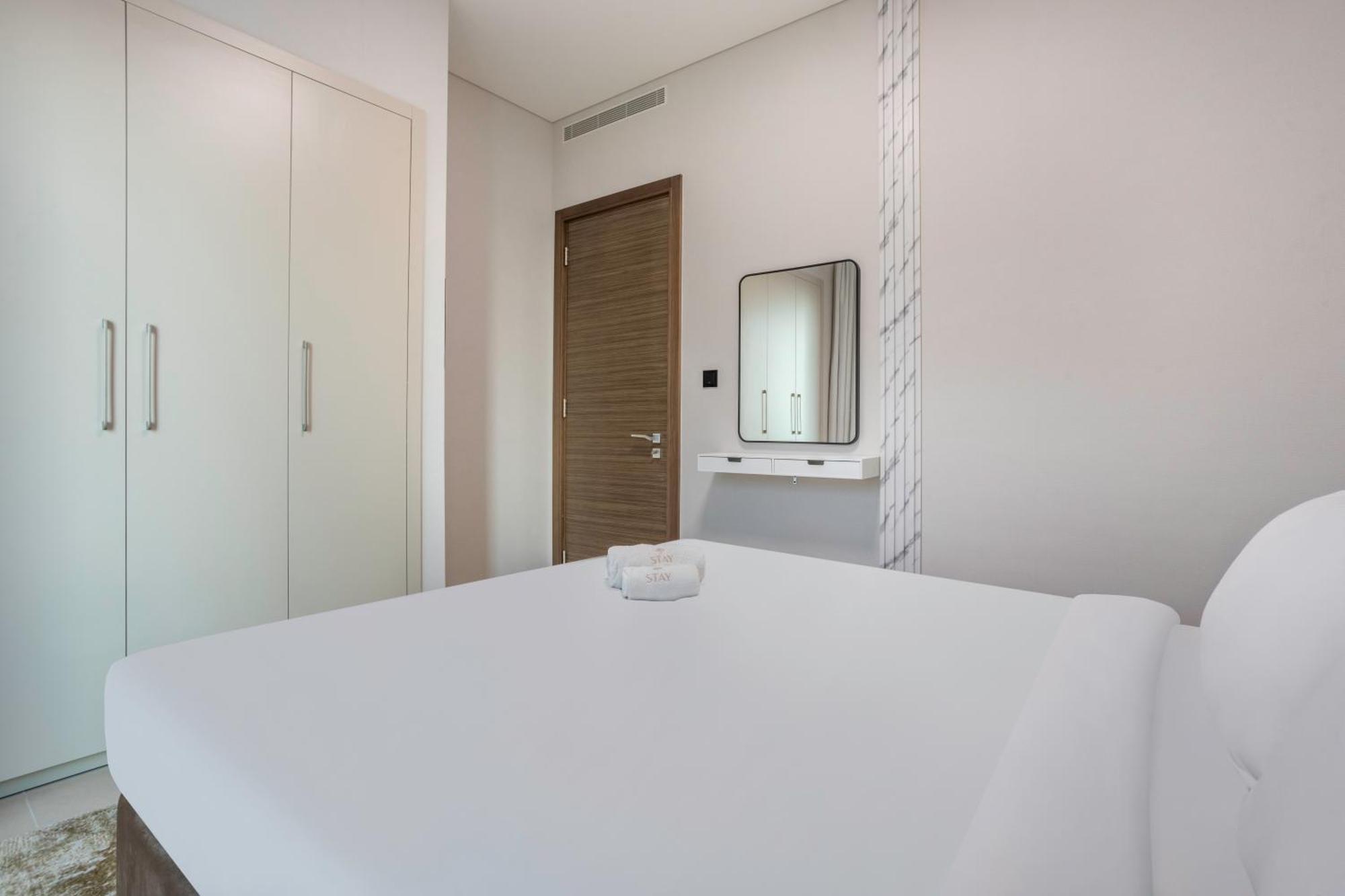 Stay By Latinem Luxury 1Br Plus Study Holiday Home Cv A2712 Near Downtown Dubaj Kültér fotó