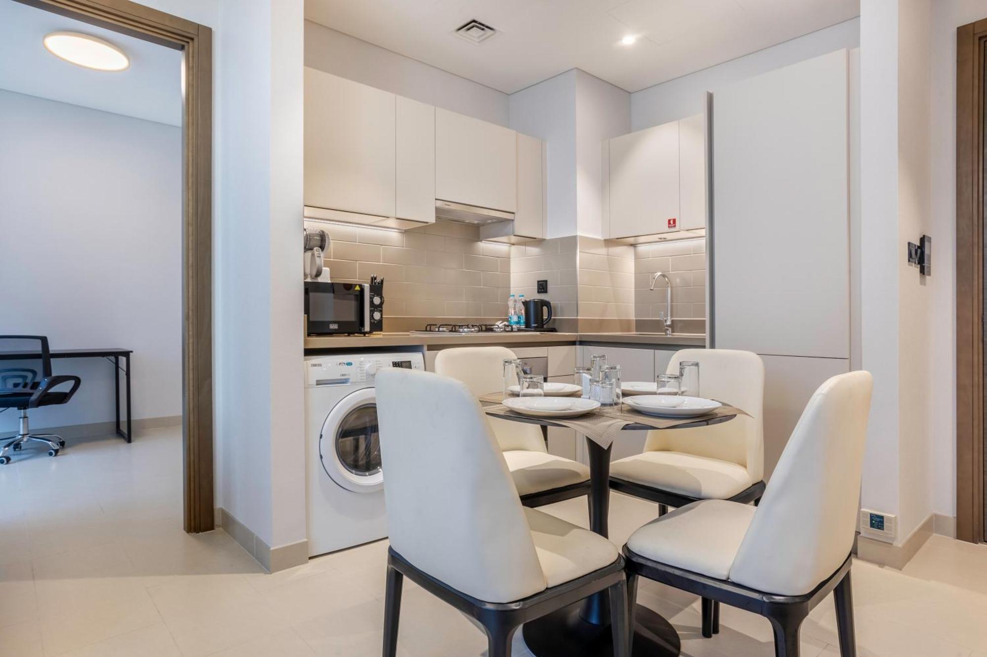 Stay By Latinem Luxury 1Br Plus Study Holiday Home Cv A2712 Near Downtown Dubaj Kültér fotó